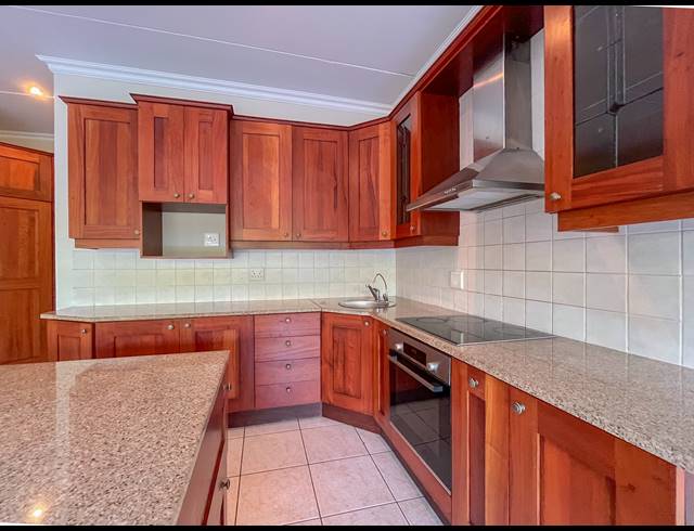 4 BEDROOM TOWNHOUSE FOR SALE IN ZIMBALI ESTATE